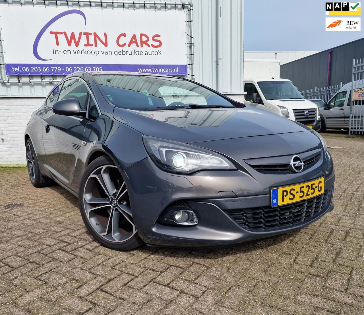 Opel Astra GTC - 2.0 CDTi BiTurbo Navi Xenon Airco - AutoWereld.nl