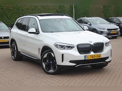 BMW iX3 - High Executive 80 kWh / Trekhaak / Panoramadak / 360Camera / Head-up / 20'' / Leder / Harm