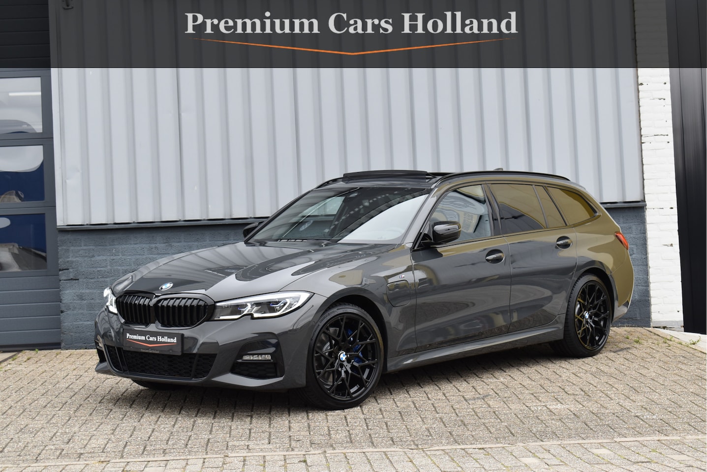 BMW 3-serie Touring - 330e M-Sport 292 Pk Individual Dravit Grijs Metallic Pano Navi Leder Laser Trekhaak Head-U - AutoWereld.nl