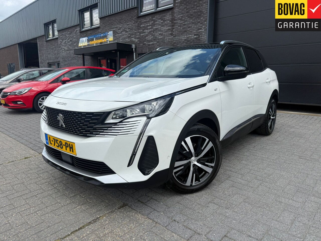 Peugeot 3008 - 1.2 PureTech GT | 1E EIGENAAR | 12MND GARANTIE | PANO DAK | DISTR RIEM V.V. | CRUISE | - AutoWereld.nl