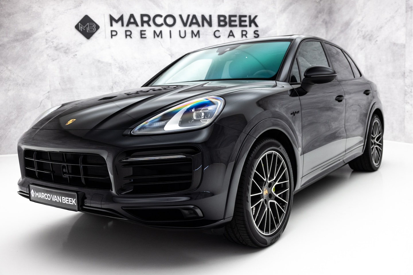 Porsche Cayenne - 3.0 E-Hybrid | Pano | Sport Design | Achterassturing | Stoelventilatie | E-Trekhaak - AutoWereld.nl
