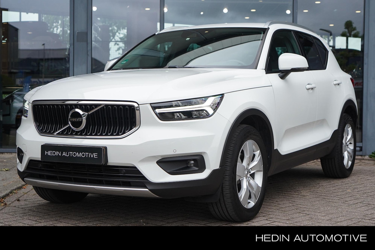 Volvo XC40 - T2 Business Pro | Adaptive Cruise | BLIS | Parkeercamera | Parkeersensor voor en achter| - AutoWereld.nl