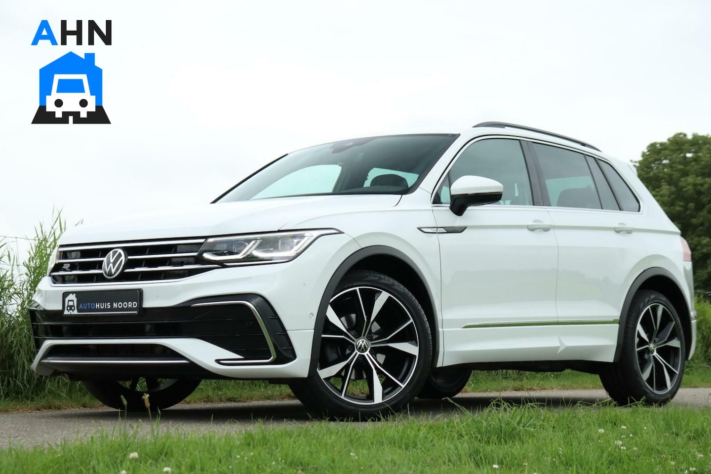 Volkswagen Tiguan - 1.5 TSI / 2x R-Line / Virtual Cockpit / Camera / Matrix LED / Harman Kardon / 20"! - AutoWereld.nl