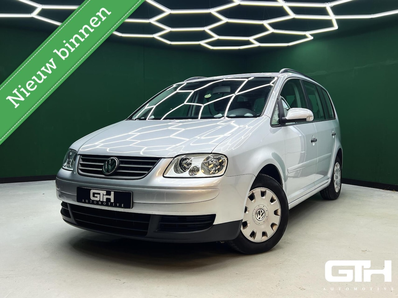 Volkswagen Touran - 1.6 Airco | Cruise| Trekhaak | NAP - AutoWereld.nl