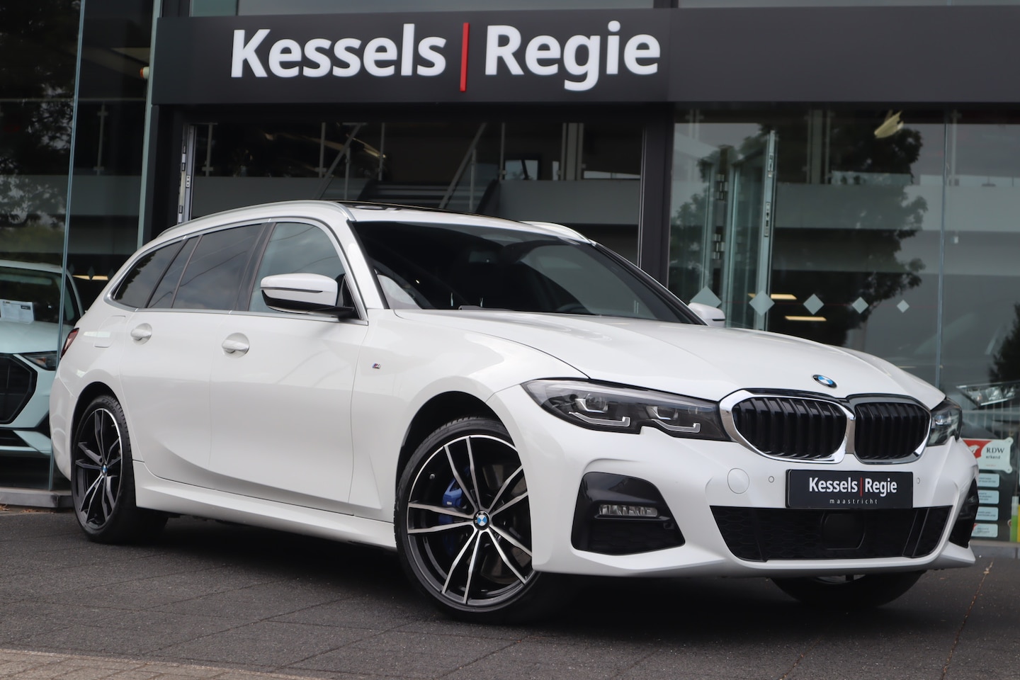 BMW 3-serie Touring - 330e xDrive M-sport Pano Live Cockpit Led Elec.trekhaak - AutoWereld.nl