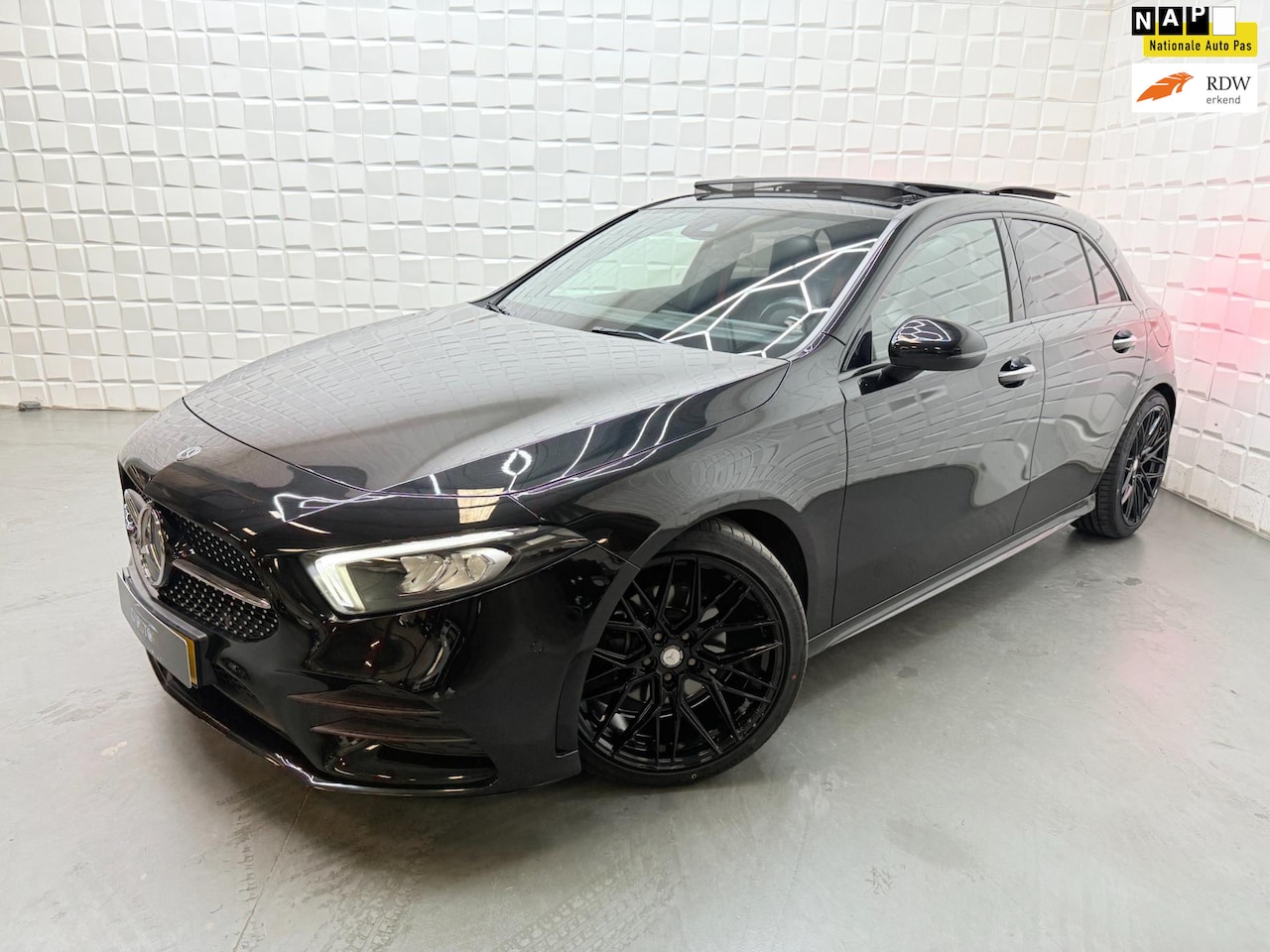 Mercedes-Benz A-klasse - 200 AMG PANO NIGHT SFEER PDC - AutoWereld.nl