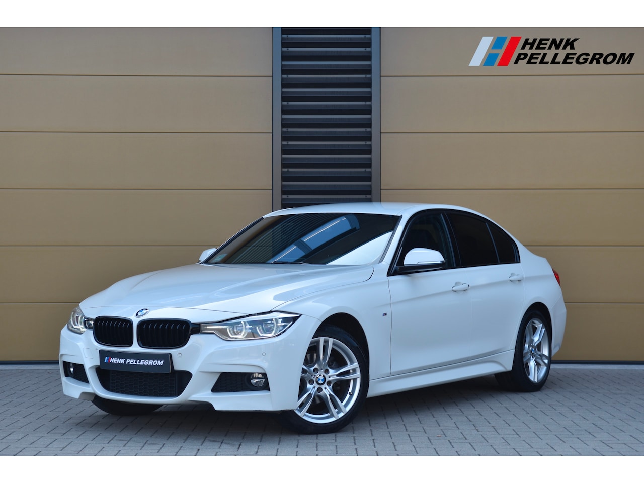 BMW 3-serie - 320i xDrive * M Sportpakket * Achteruitrijcamera * Stoelverwarming * LED * - AutoWereld.nl