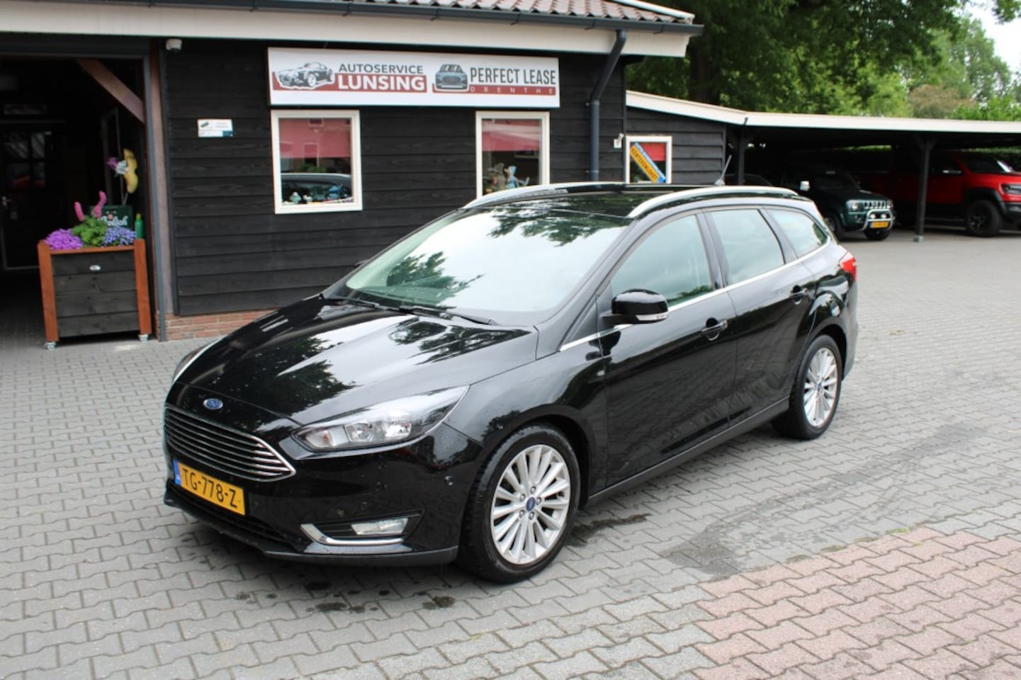Ford Focus Wagon - Wagon 1.0 TITANIUM - Navi Clima Parkeersensoren - AutoWereld.nl