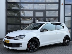 Volkswagen Golf - 2.0 GTI DSG / LED / PANO / Leder / 19" / VOL
