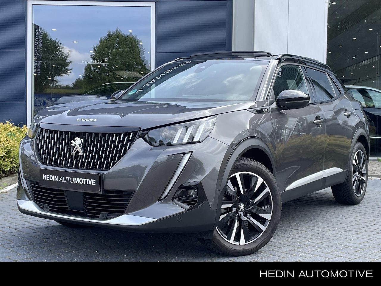 Peugeot 2008 - 130PK GT Pack | Elektrisch Schuifdak | Navigatie | Afn. Trekhaak - AutoWereld.nl