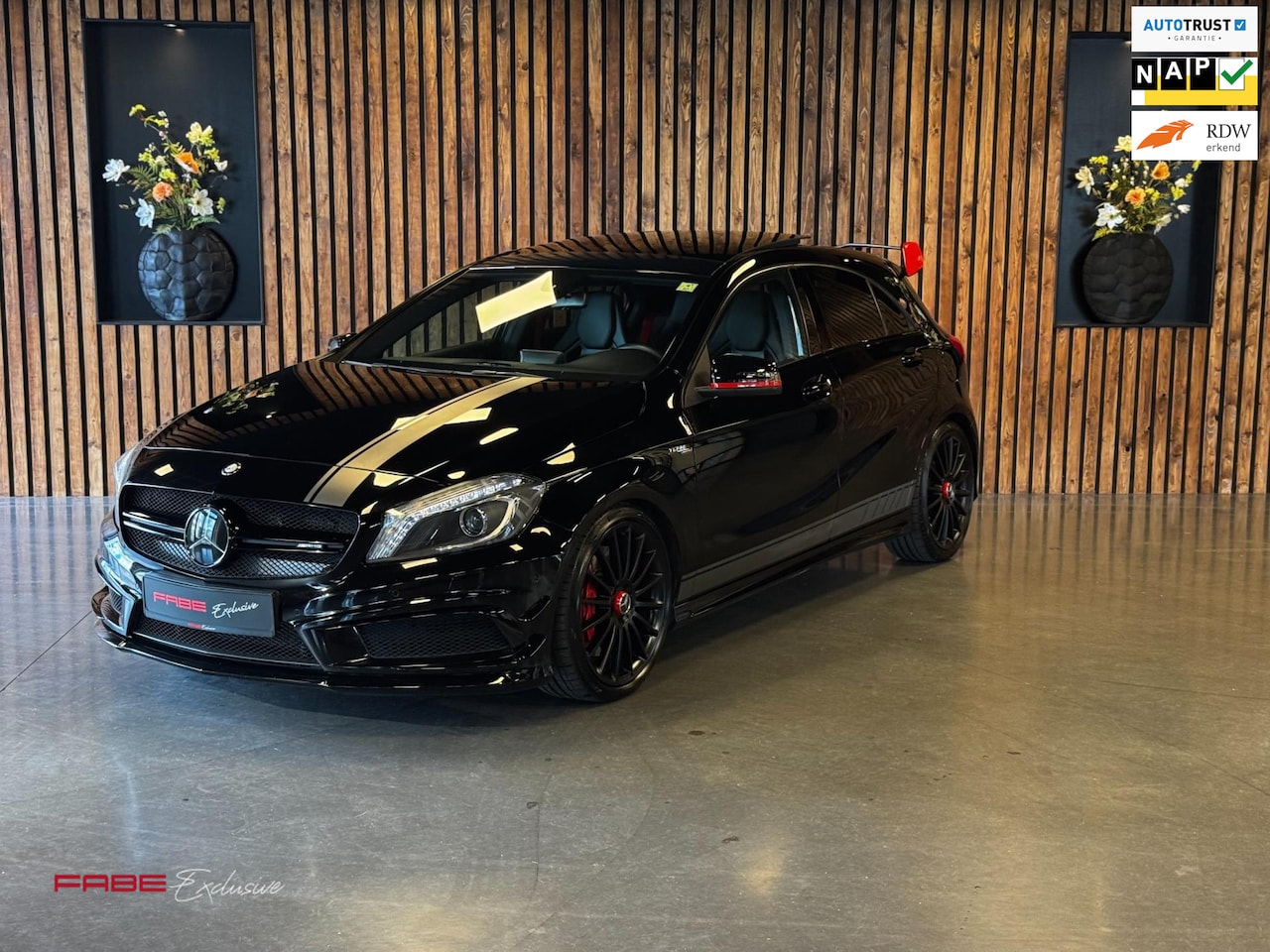 Mercedes-Benz A-klasse - AMG 45 4MATIC Edition 1/Milltek Racing UItlaat/Panorama/Schaalstoelen - AutoWereld.nl