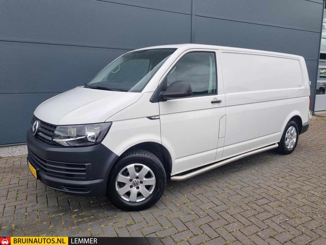 Volkswagen Transporter - 2.0 TDI L2H1 Airco Trekhaak Sidebars - AutoWereld.nl