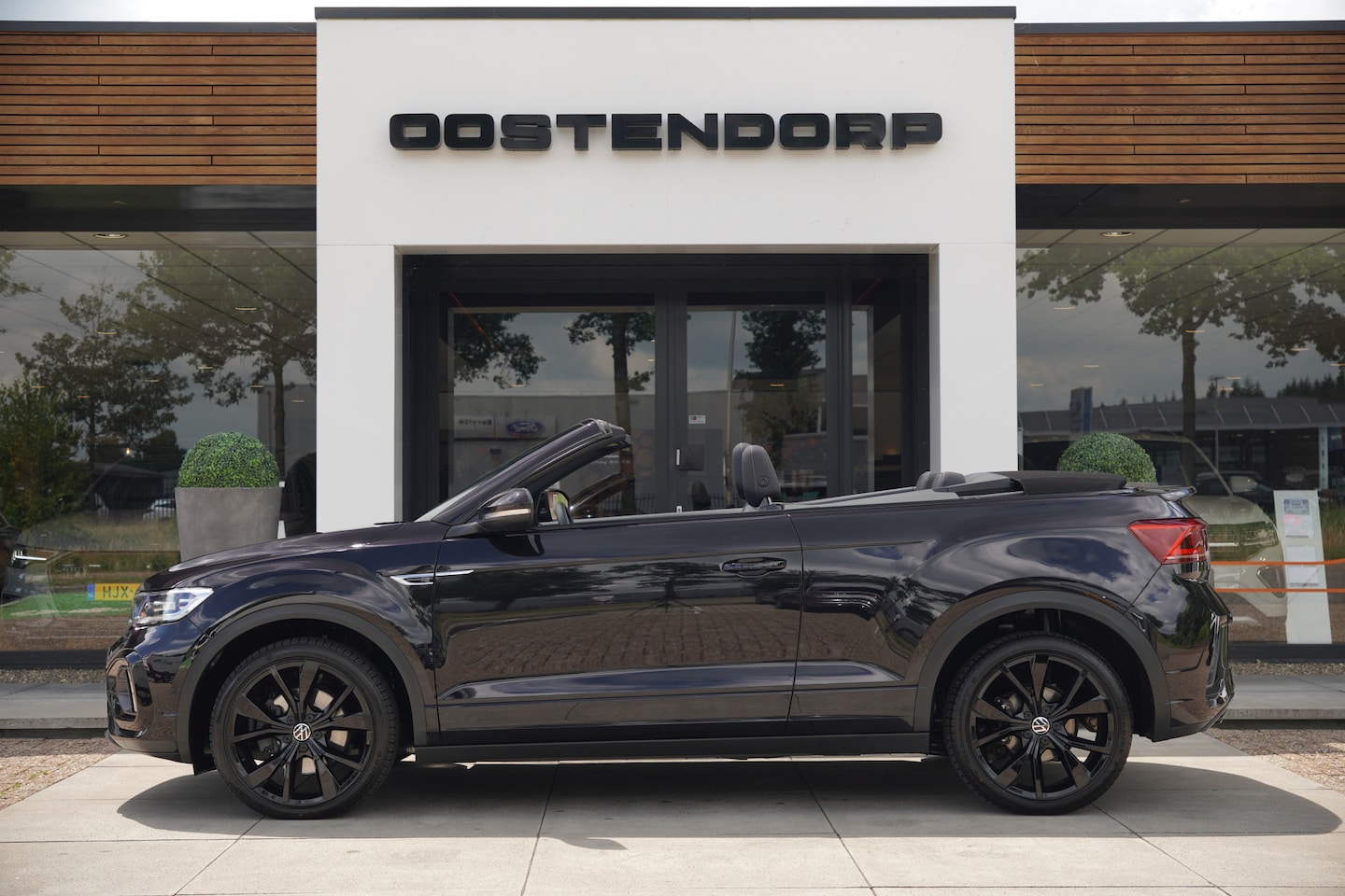 Volkswagen T-Roc Cabrio - 1.5TSI/150pk R-Line Blackstyle|2022|Cruise+ACC|Leder|Navi|Matrix-LED|PDC+Camera|Trekhaak|V - AutoWereld.nl