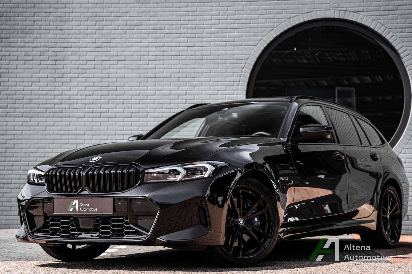 BMW 3-serie Touring - 330e M-sport, adaptieve cruise, camera, M sportstoelen - AutoWereld.nl