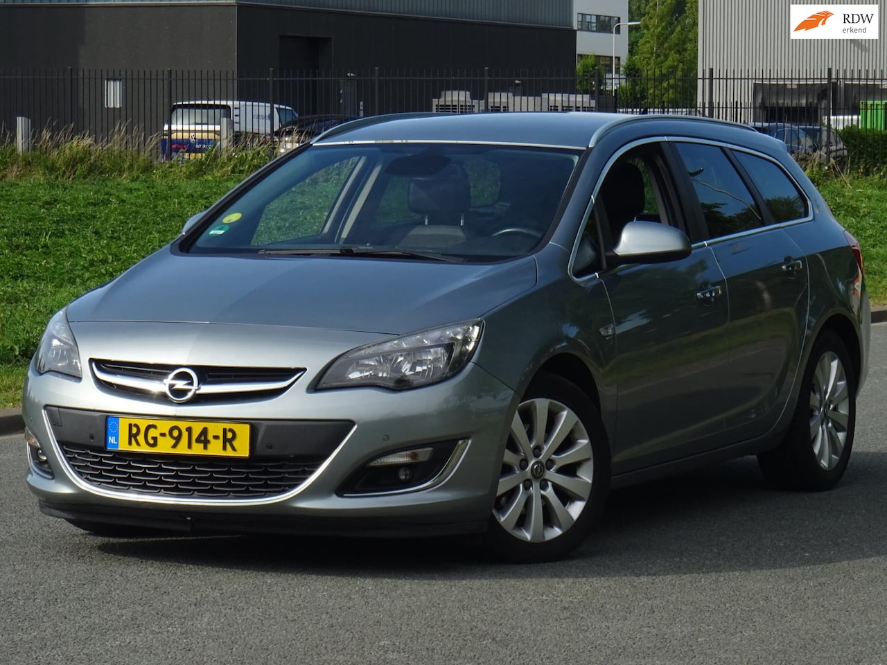 Opel Astra Sports Tourer - 1.7 CDTi Cosmo BJ2012 LEER/NAVI/PDC - AutoWereld.nl