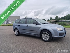 Ford Focus Wagon - 1.6-16V Futura