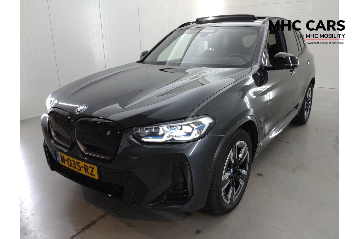 BMW iX3 - High Executive 80 kWh | Verwacht | M-pakket | Leder | Panoramadak | - AutoWereld.nl