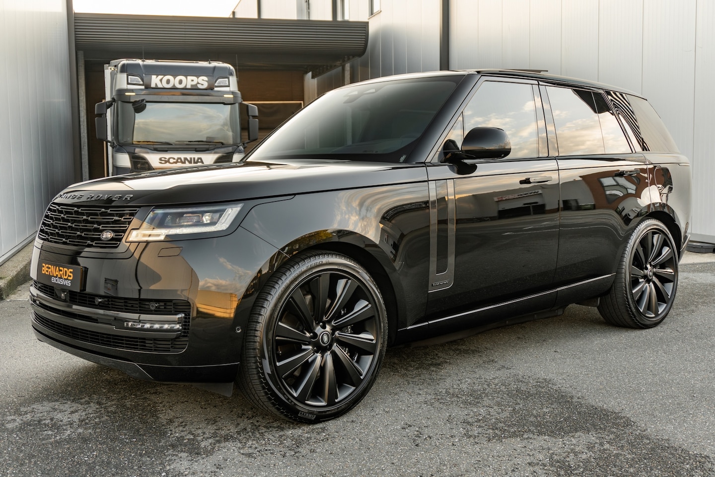 Land Rover Range Rover - P550e Autobiography - Santorini Black - Trekhaak - 23'' - AutoWereld.nl