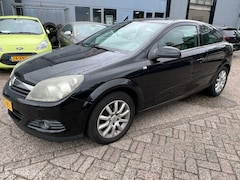 Opel Astra GTC - 1.6 Sport / Navigatie/ Airco