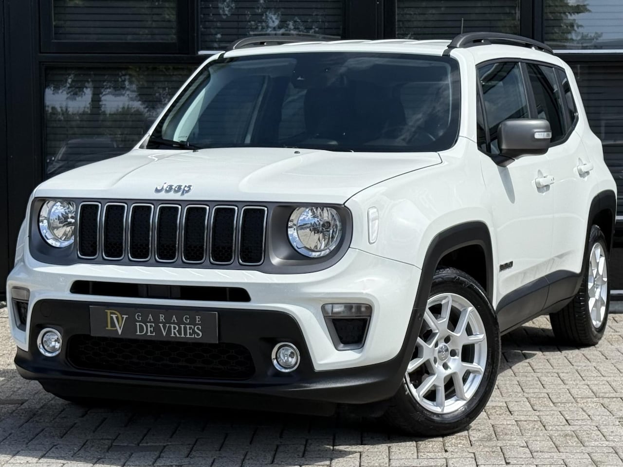 Jeep Renegade - 1.3T DDCT 150pk Limited Automaat ACC CarPlay Camera Leder Keyless Navi Garantie - AutoWereld.nl