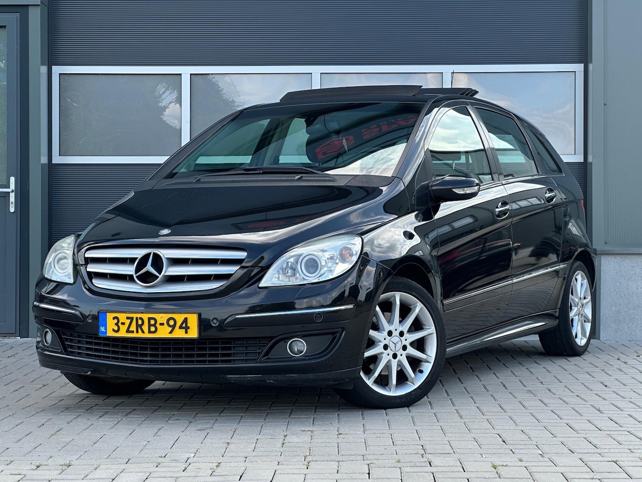 Mercedes-Benz B-klasse - 200 Clima CarPlay Pano Trekhaak - AutoWereld.nl