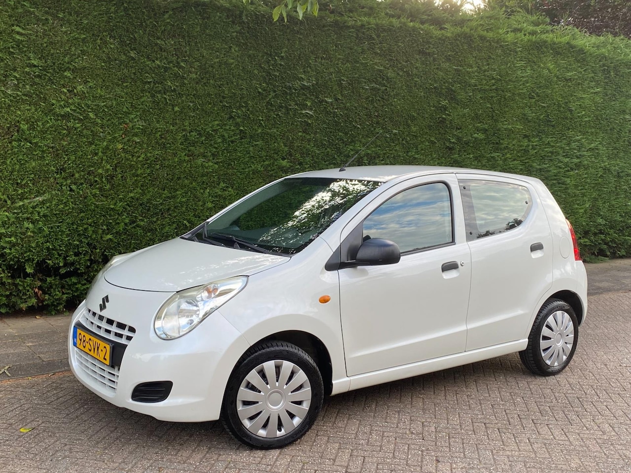 Suzuki Alto - 1.0 AIRCO IJSKOUD/RIJDT SUPER/NETTE AUTO/ZUINIG! - AutoWereld.nl