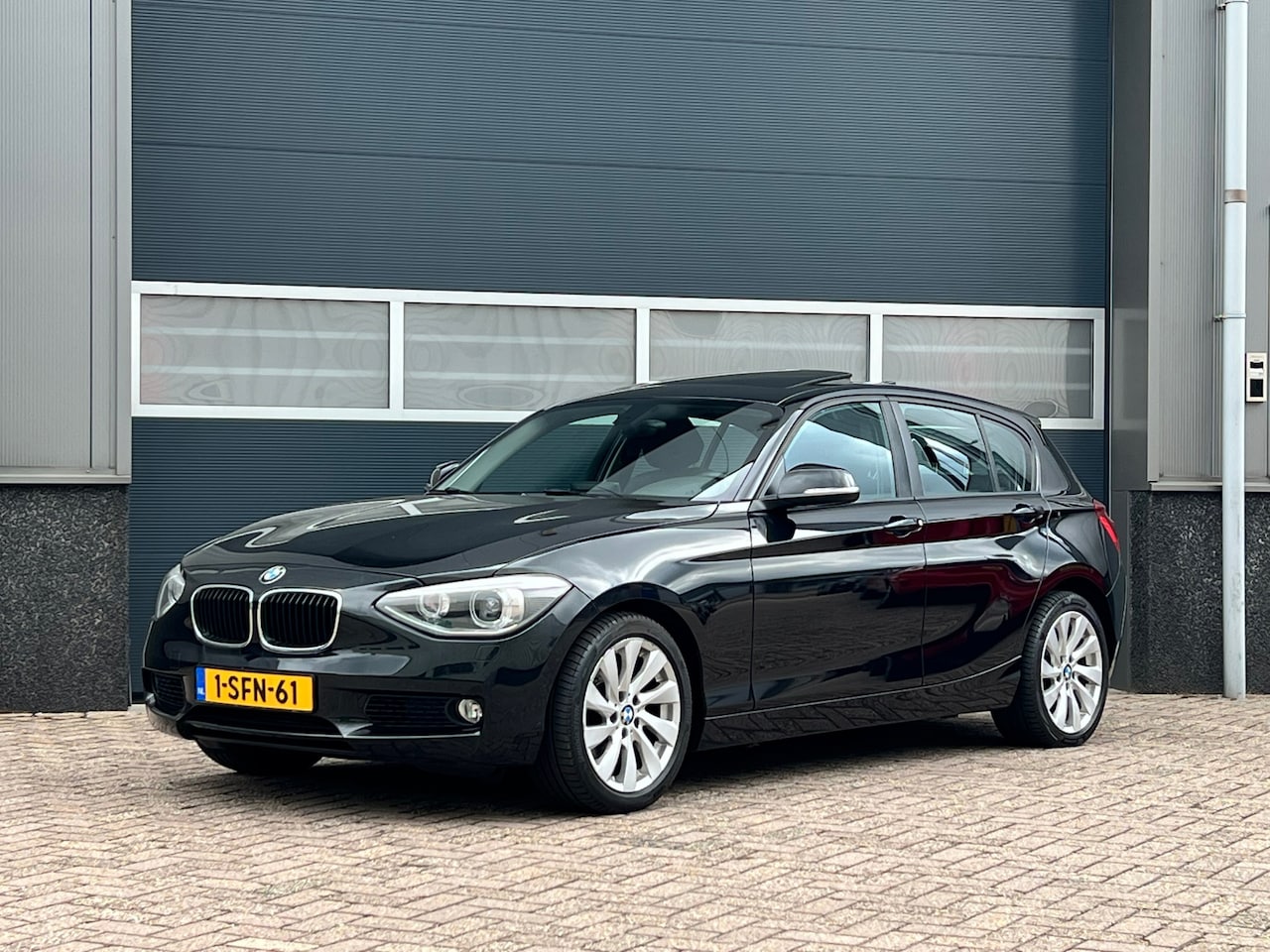 BMW 1-serie - 118i Business+ bj.2012 Autom|Pano|Navi|Leder. - AutoWereld.nl