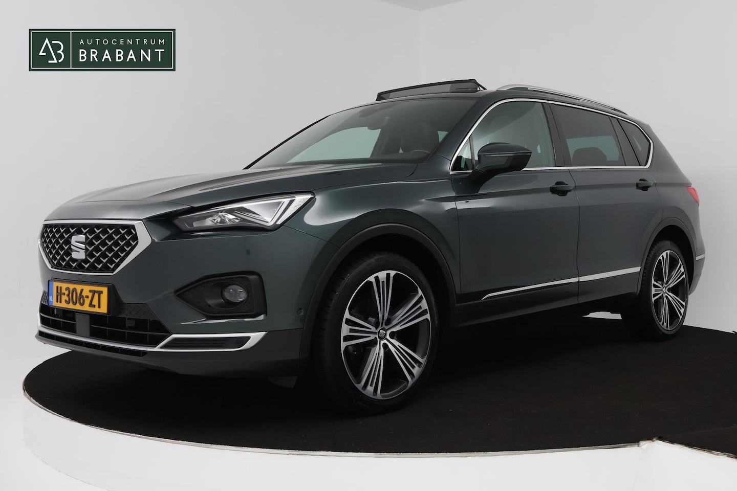 Seat Tarraco - 1.5 TSI Xcellence (PANORAMADAK, ACHTERUITRIJCAMERA, PARKEERSENSOREN, NAVIGATIE, CRUISE ADA - AutoWereld.nl