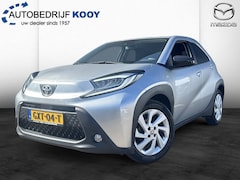 Toyota Aygo X - 1.0 VVT-i First | Licht metalen velgen | Camera | LED | CarPlay