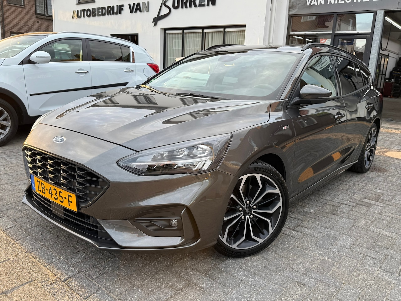 Ford Focus Wagon - 1.0 EcoBoost ST Line Business 1.0 EcoBoost ST Line Business, Apple Carp;ay/Android,Stoelverwarming,Trekhaak - AutoWereld.nl