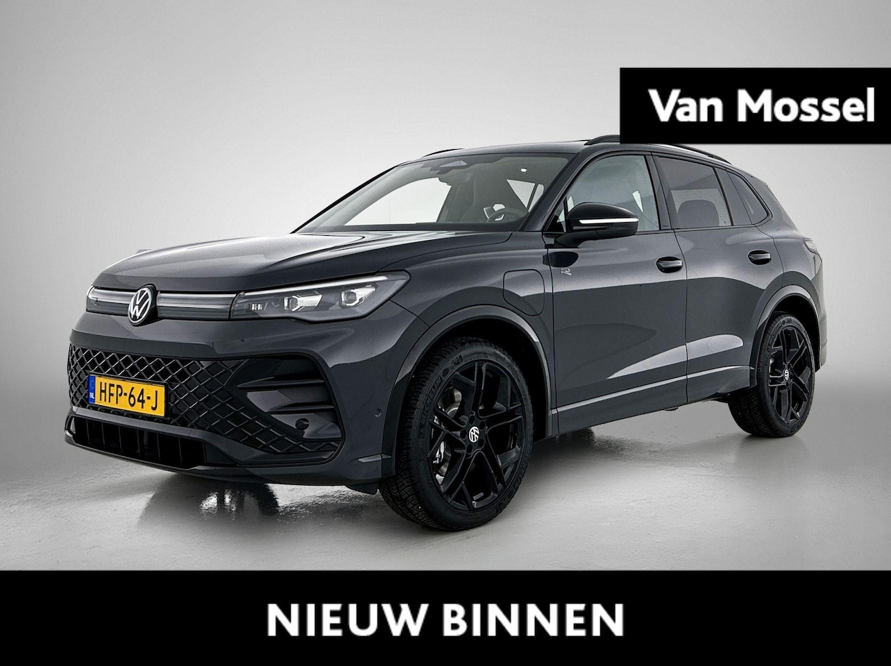 Volkswagen Tiguan - 1.5 eHybrid R-Line Edition 272 PK | Panoramadak | Apple Carplay | Black style | Navigatie - AutoWereld.nl