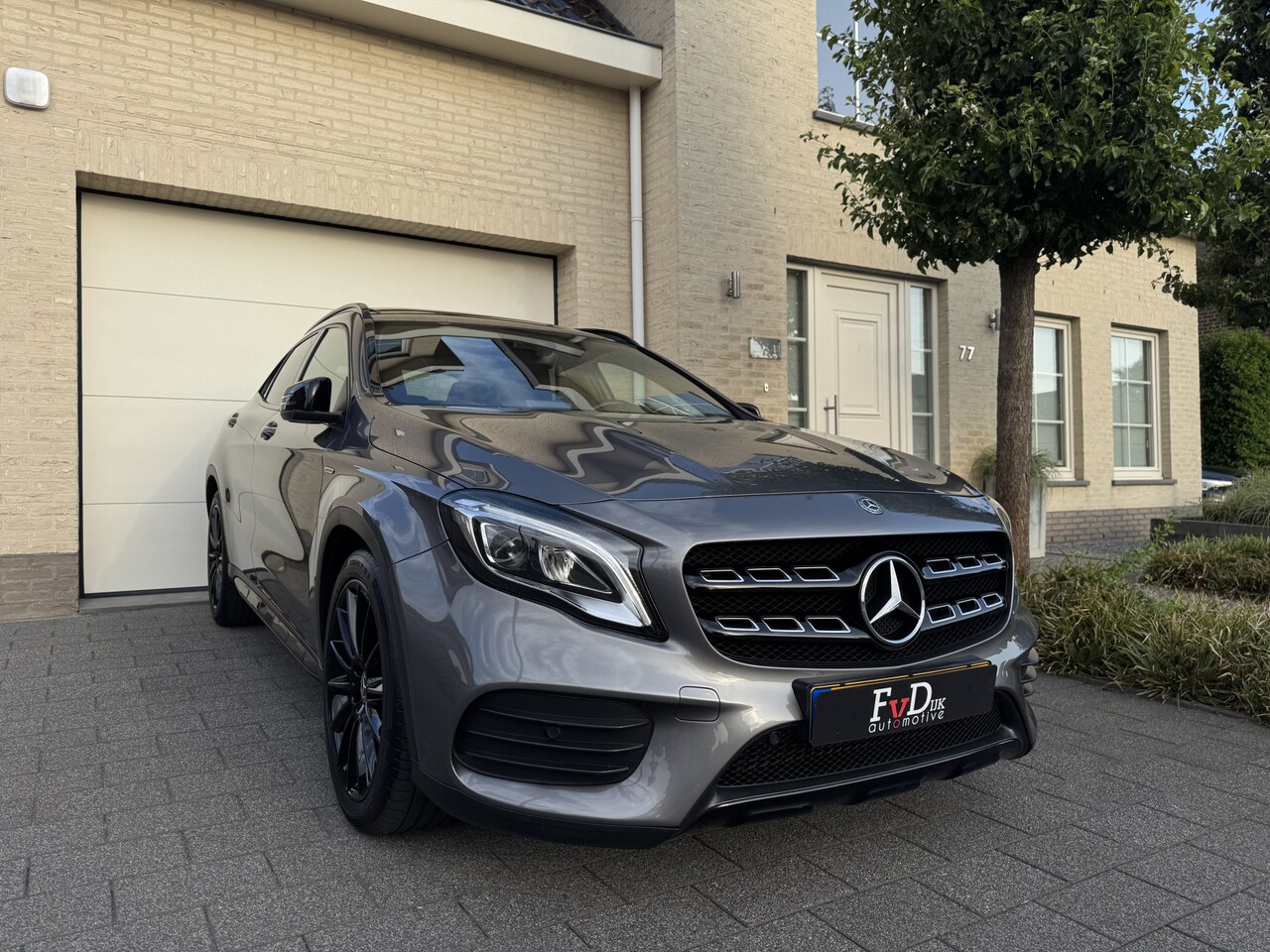 Mercedes-Benz GLA-Klasse - 180 AMG Aut Panoramadak Nightpakket SportLeder Navi Led Camera 19" Pdc - AutoWereld.nl