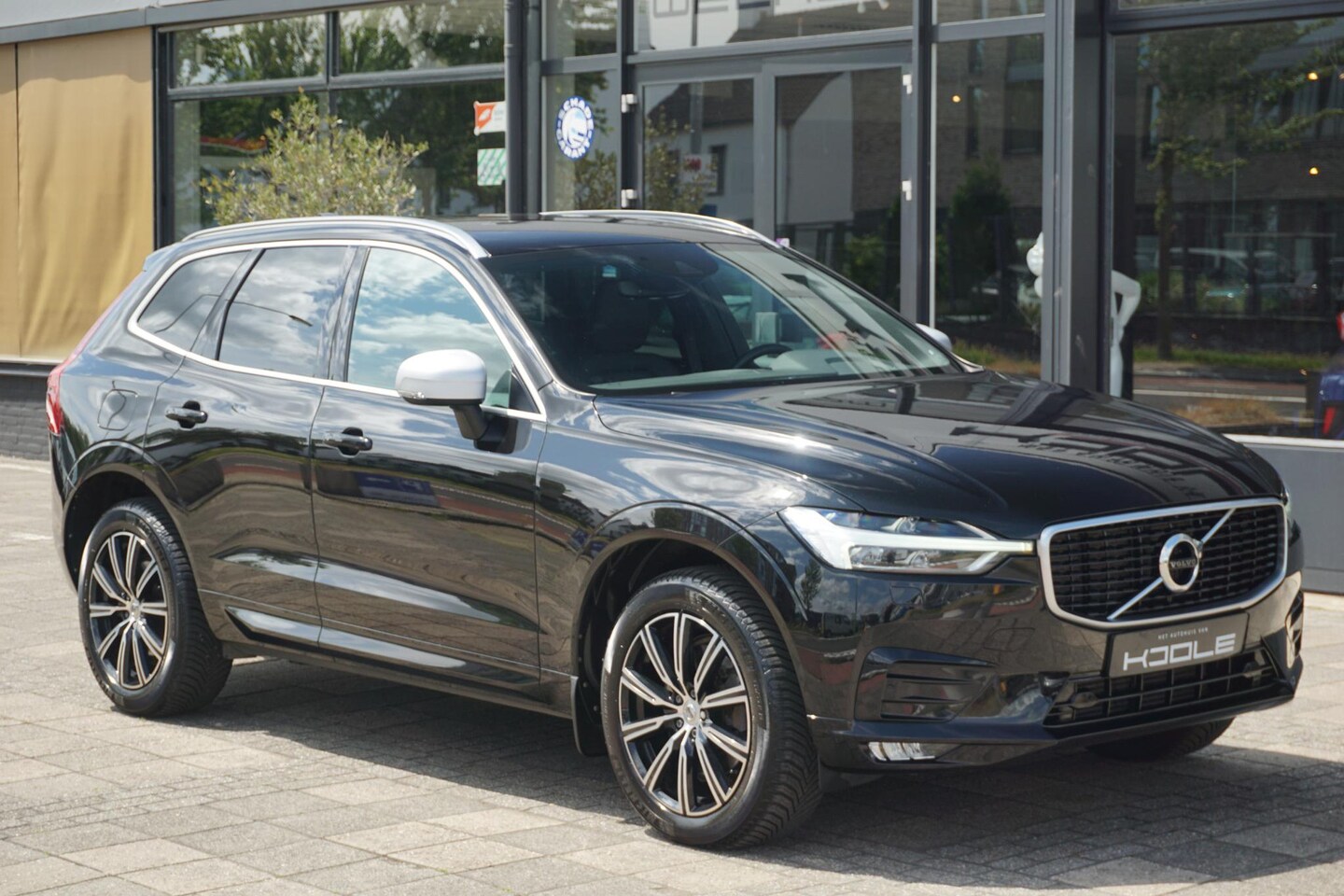 Volvo XC60 - 2.0 B5 R-Design | trekhaak | elect stoelen - AutoWereld.nl