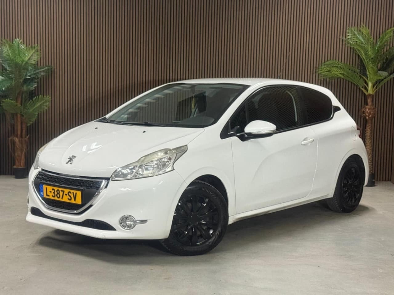 Peugeot 208 - 1.0 VTi. Nieuw Distr. Riem - AutoWereld.nl