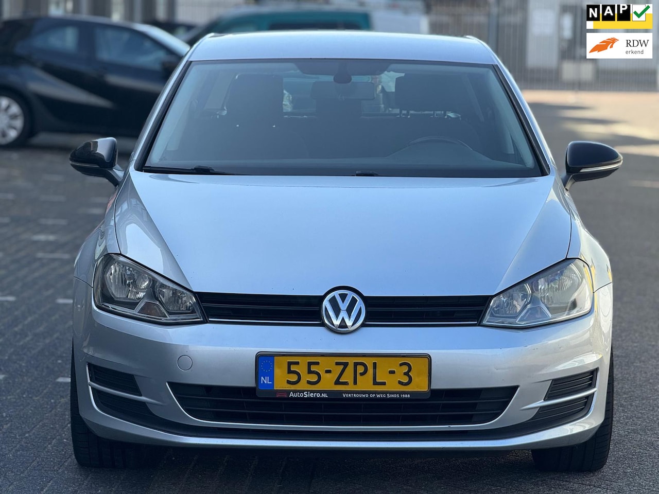 Volkswagen Golf - 1.6 TDI Comfortline 1.6 TDI Comfortline,km nap, aluminium velgen,navigatie , nieuwe apk - AutoWereld.nl