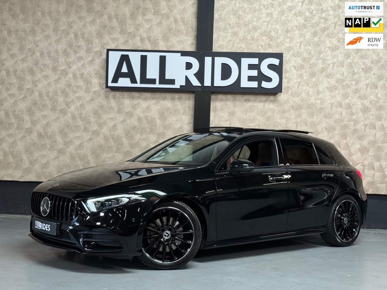 Mercedes-Benz A-klasse - 220 Launch Edition Premium Plus AMG Night | pano | Leer | Multibeam | HUD | Memory | Keyle - AutoWereld.nl