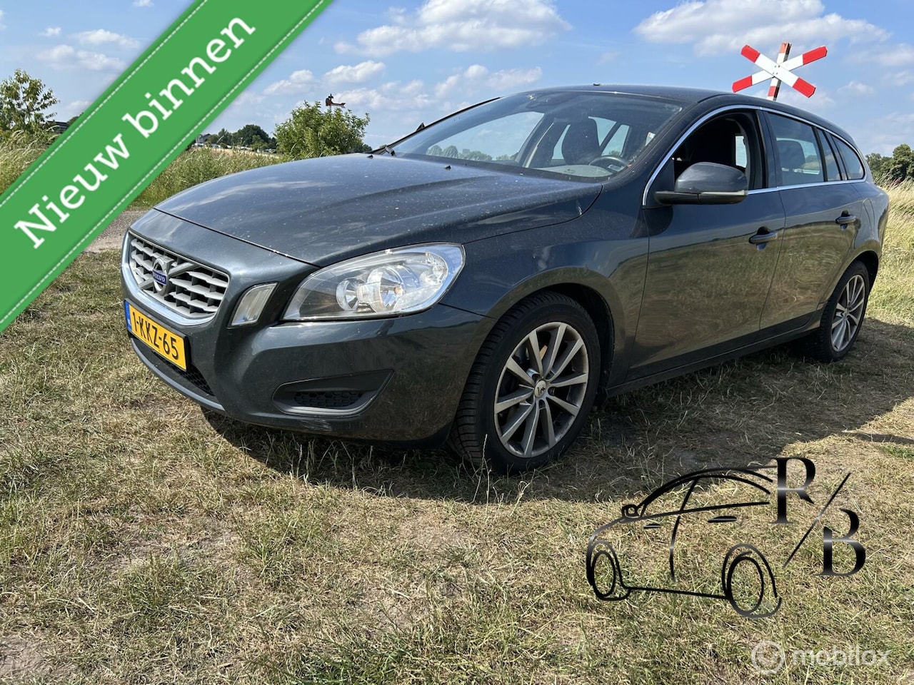 Volvo V60 - 1.6 T3 Momentum NAVI CRUISE AIRCO PARK SENS - AutoWereld.nl