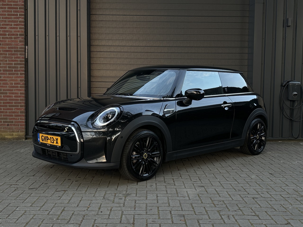 MINI Mini-Electric - MINI Yours 33 kWh - Schuif/kanteldak - Leder - HUD - Harman & Kardon - - AutoWereld.nl