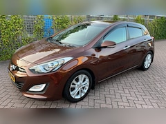 Hyundai i30 - 1.6 GDI i-Motion Luxe uitvoering met veel extra opties. Zie tekst helemaal onderaan.