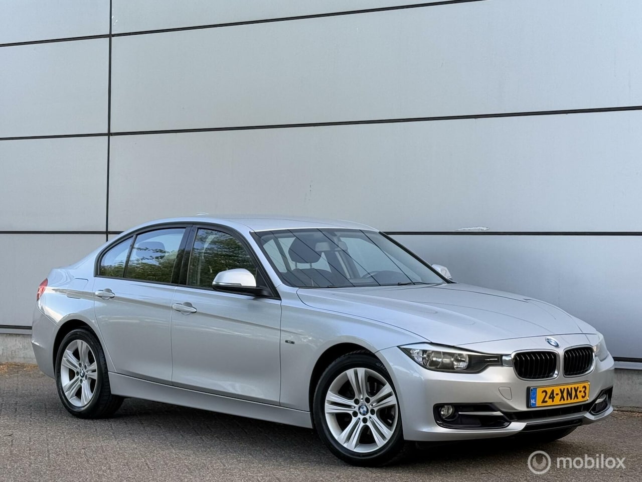 BMW 3-serie - 320i Automaat|Navi|Cruise|Airco|Lmv|Nap|Boekjes - AutoWereld.nl