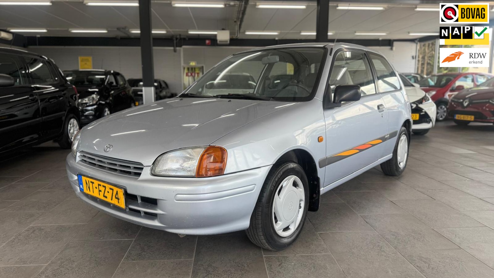 Toyota Starlet - 1.3-16V stuurbekrachtiging elektrische pakket centraal vergrendeling trekhaak - AutoWereld.nl