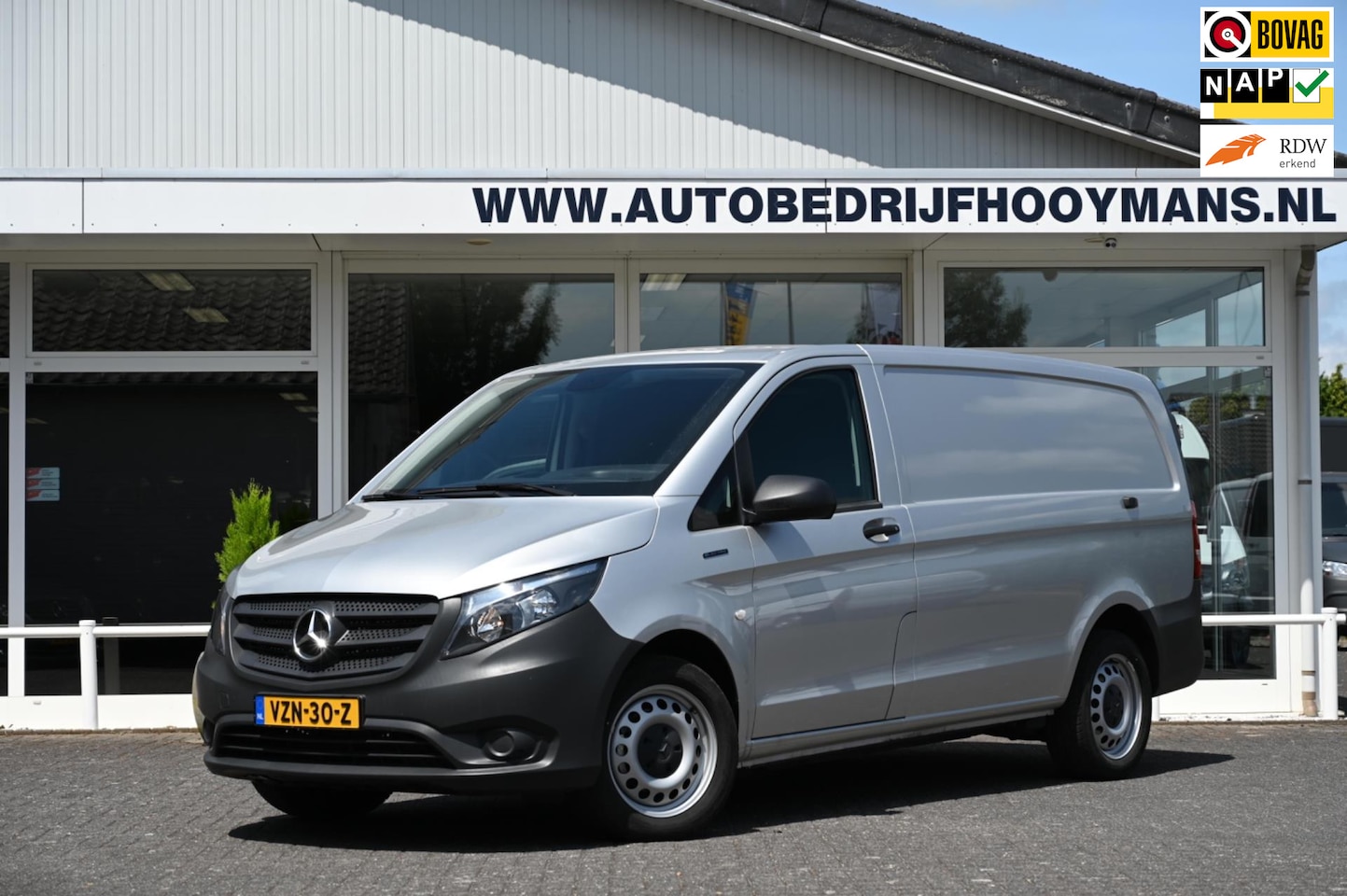 Mercedes-Benz Vito - EVito-Lang 41kWh Achterdeuren briljantzilver - AutoWereld.nl