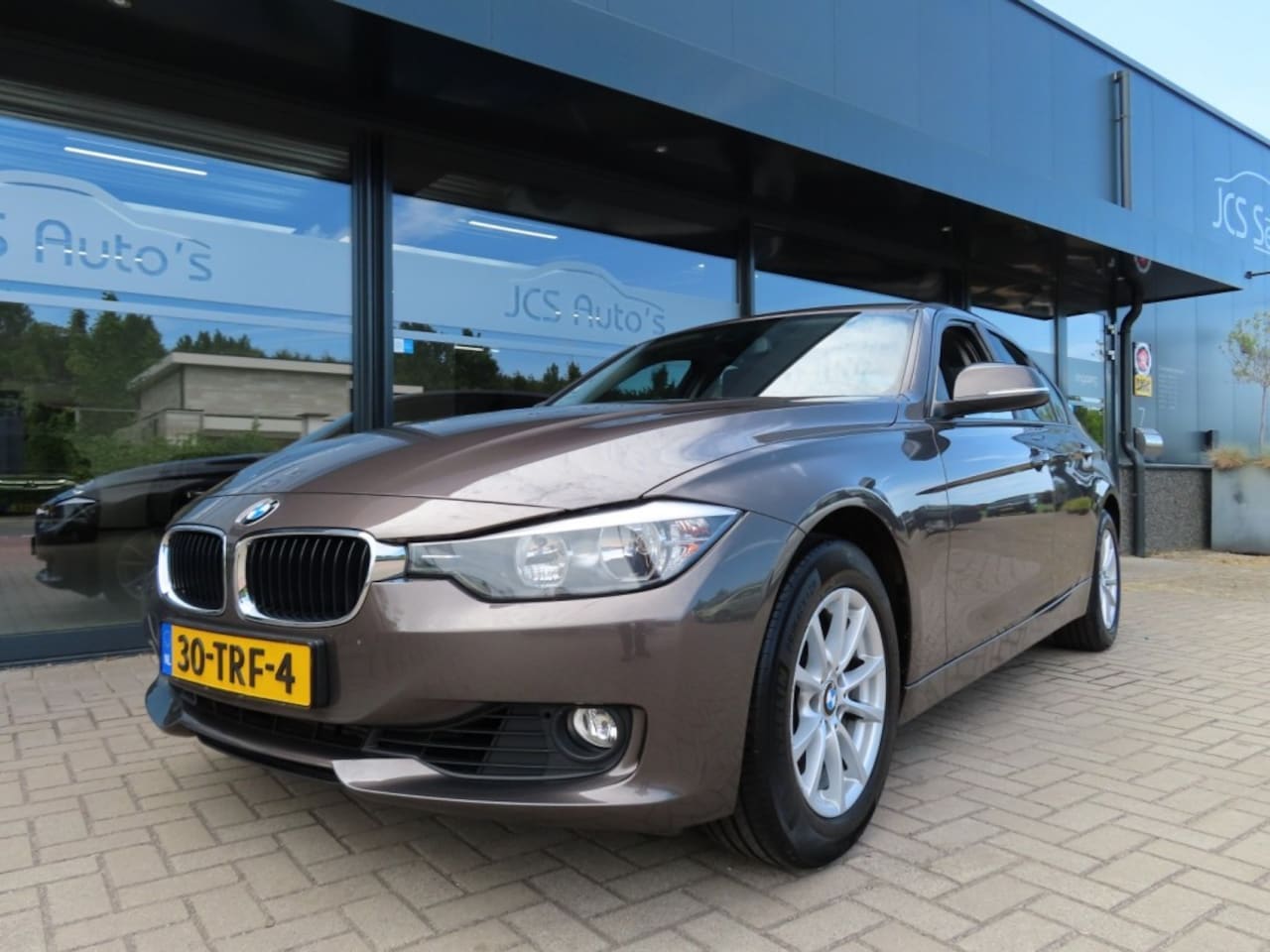 BMW 3-serie - 320i Aut. Ecc Navi Cruise Pdc Elektr. Trekhaak 2012 - AutoWereld.nl