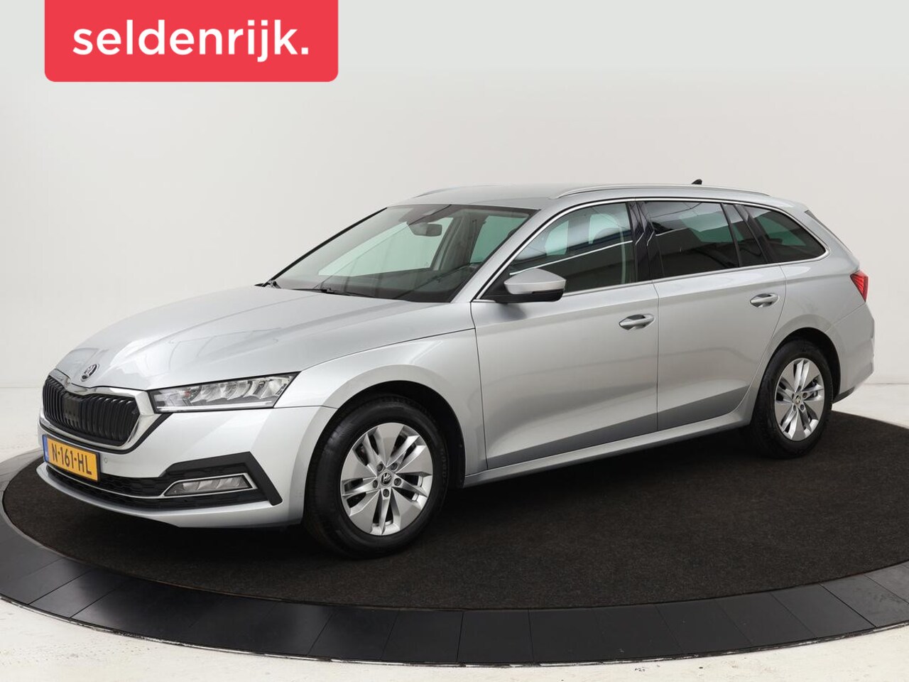 Skoda Octavia Combi - 1.0 TSI Business Edition | Stoelverwarming | Trekhaak | Adaptive cruise | Elektrische acht - AutoWereld.nl