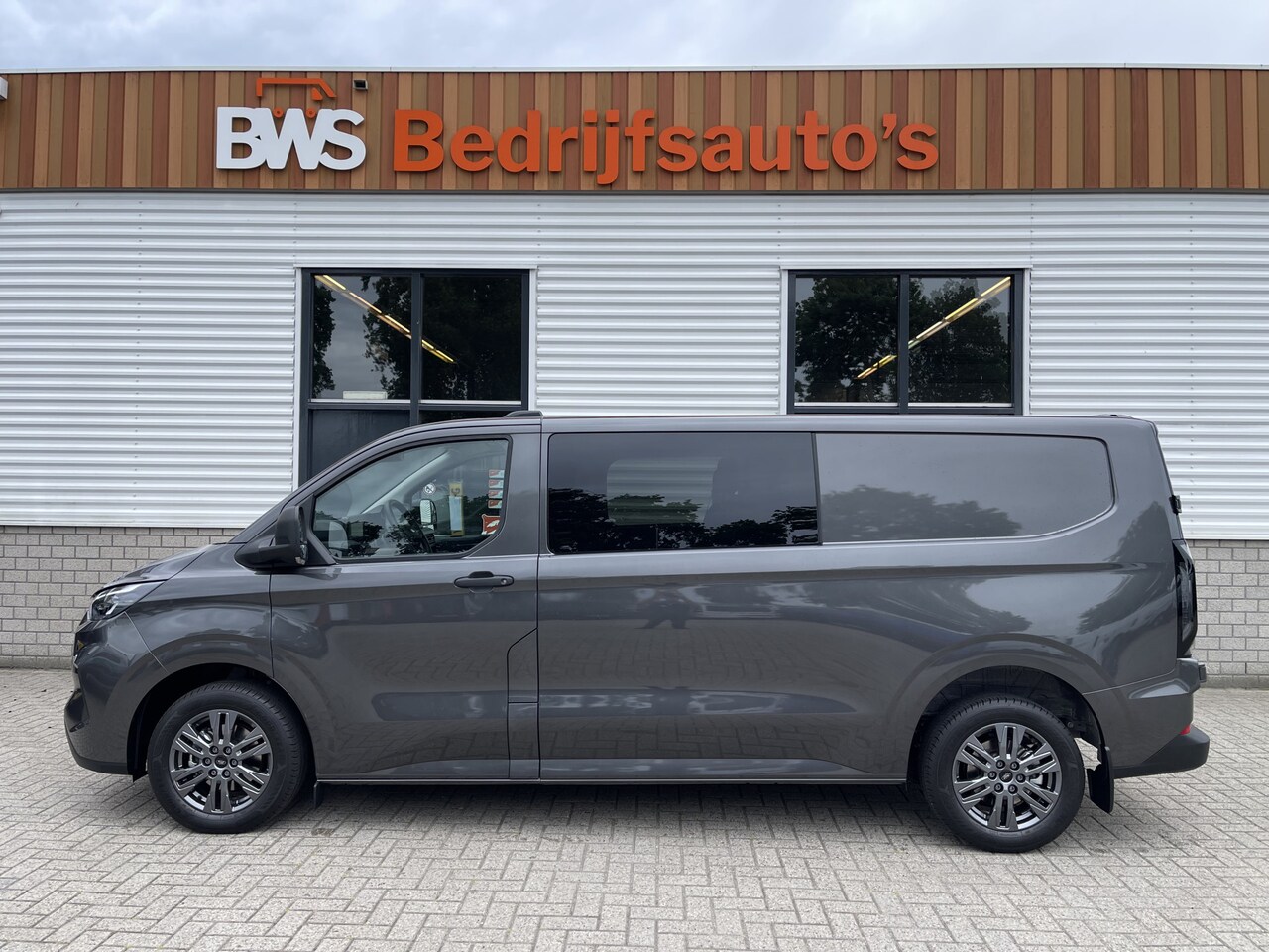Ford Transit Custom - 340 2.0 TDCI L2H1 Trend DC 6 persoons / NIEUW / bpm vrij / rijklaar € 39.950 ex btw / leas - AutoWereld.nl