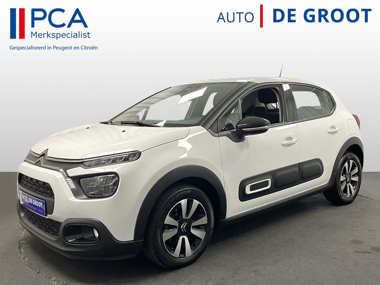 Citroën C3 - SHINE Autom. 110pk Navi+Carplay | Parkeerhulp | LMV - AutoWereld.nl