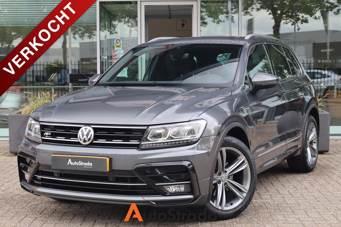 Volkswagen Tiguan - R-LINE 1.5 TSI ACT 150pk DSG I Navigatie I Climate I Virtual I LED - AutoWereld.nl
