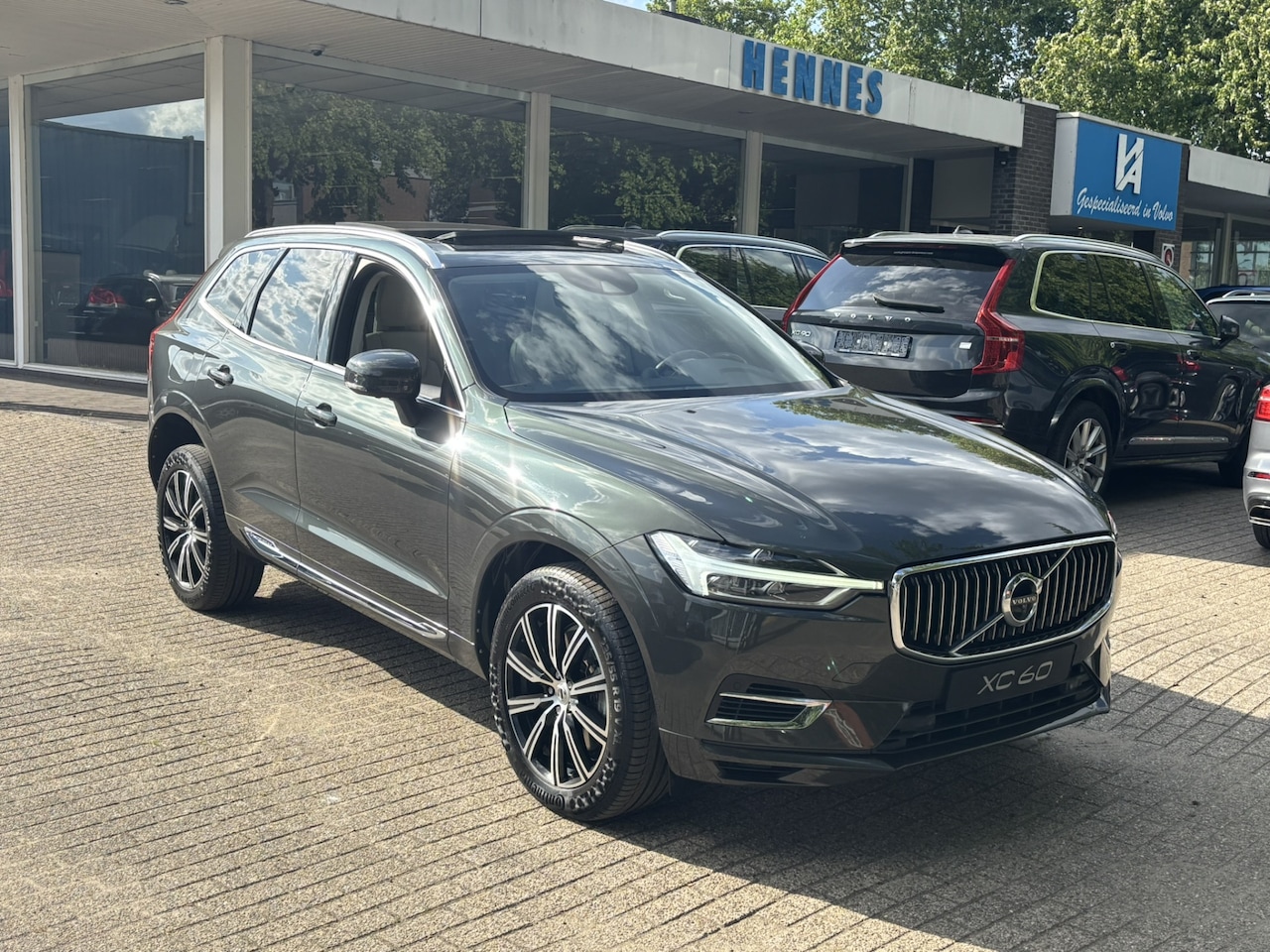 Volvo XC60 - T8 AWD Inscription B&W Massage Luchtvering Keyless - AutoWereld.nl