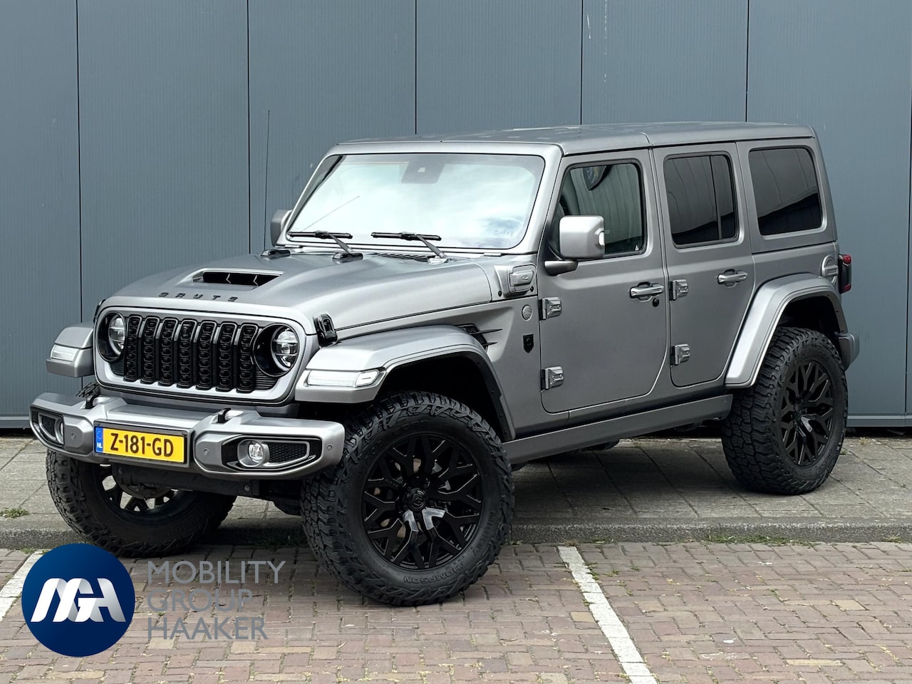 Jeep Wrangler - BRUTE Sahara 4xe 380 | Lift kit | 20" | Verw stoel | Custom | Hybrid | - AutoWereld.nl
