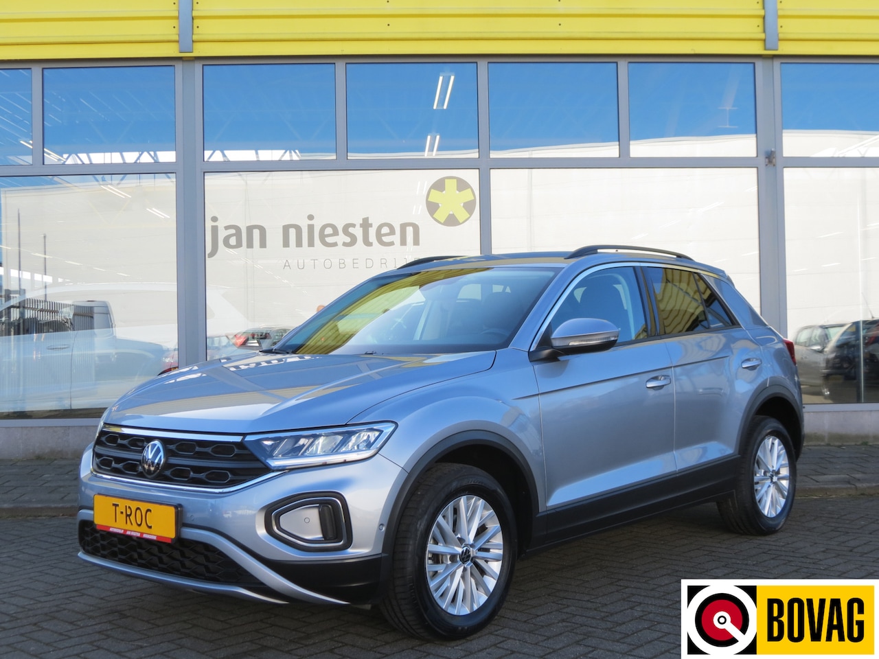Volkswagen T-Roc - 1.0 TSI Life -110pk- | LED | App Connect | Parkeer Assistent | Lane Assist | Climate Contr - AutoWereld.nl